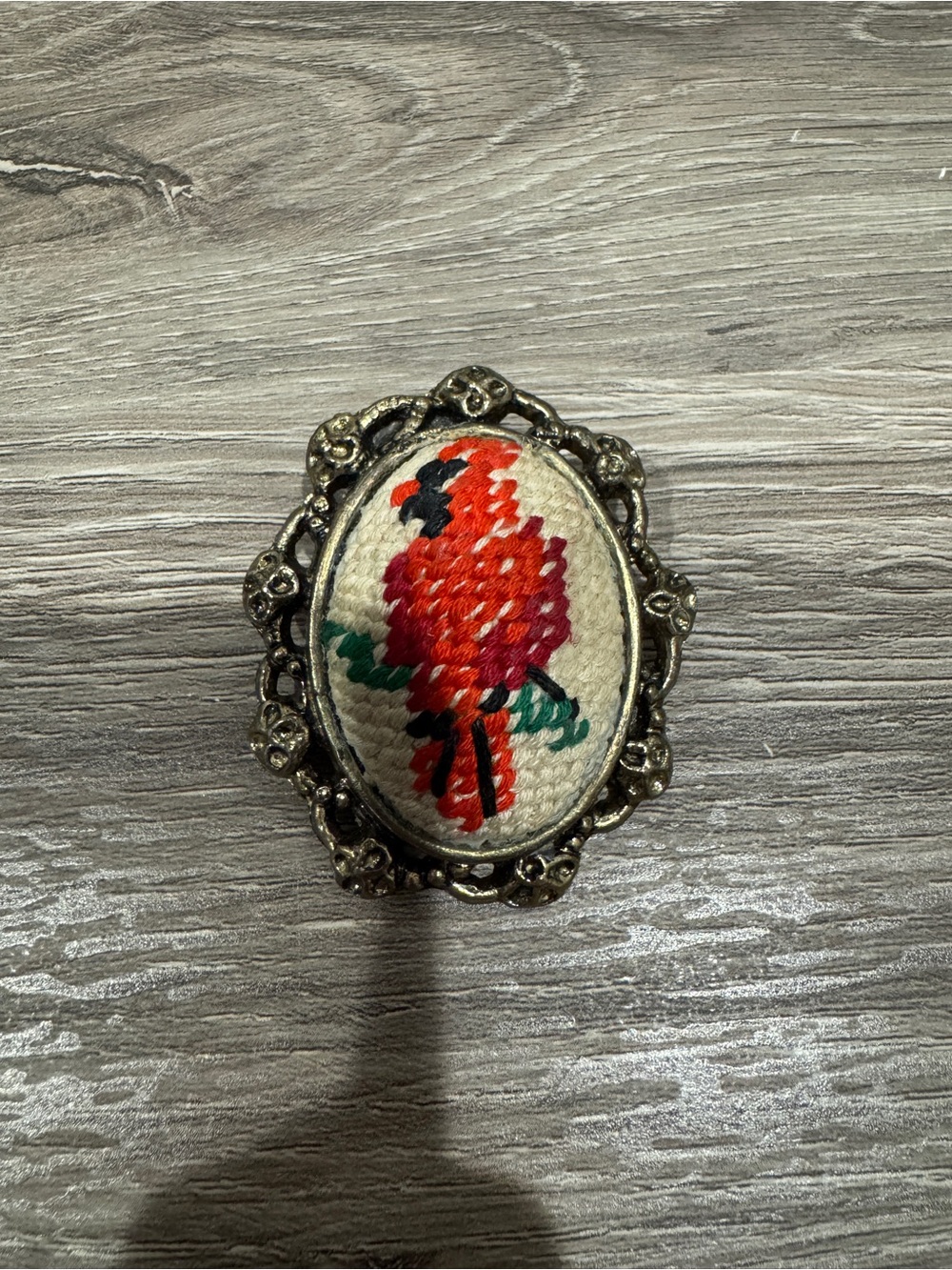 Cardinal Bird Embroidered Brooch - Good Condition - Picture 3 of 9